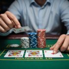 Comment repérer et éviter les arnaques sur les sites de poker en ligne